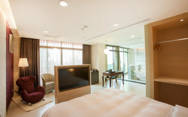 823 Tourist Hotel