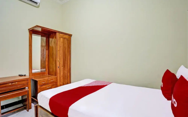 OYO Life 92043 Kost Barokah Syariah Madiun