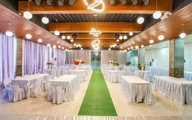 OYO 489 Casa Mia Hotel Suites