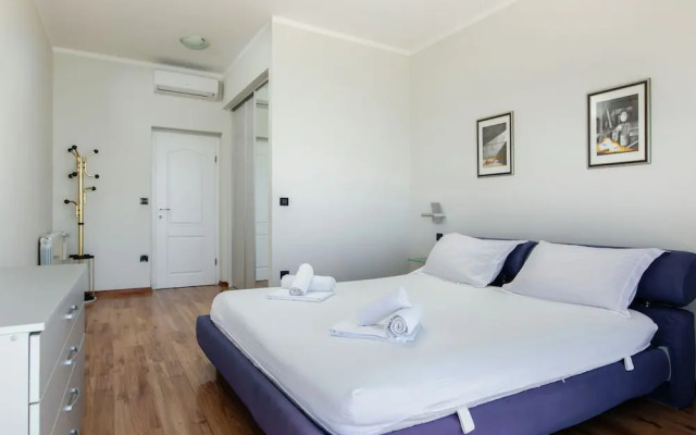 Modern Apartment in Podstrana with Hot Tub