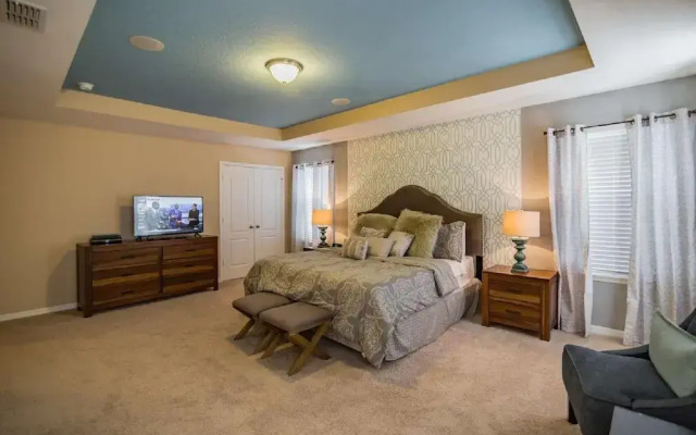4970 Trafalgar Village