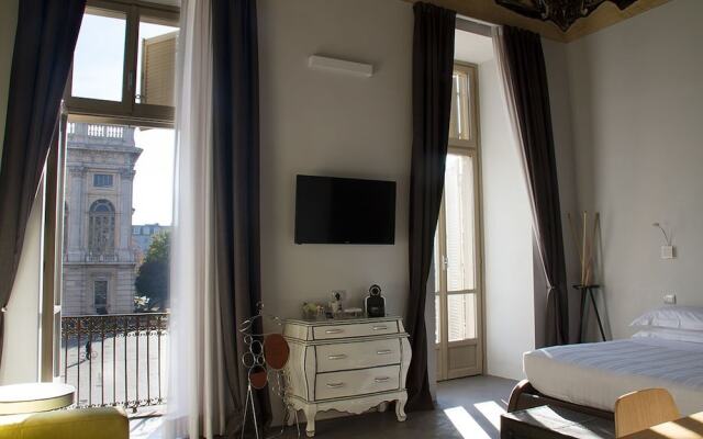 Piazza Castello Suite