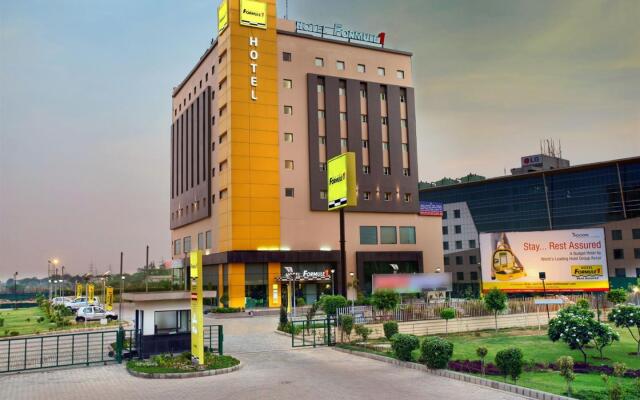 Hotel Caspia Pro Greater Noida