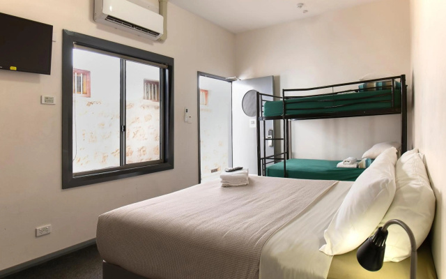 YHA Fremantle Prison – Guest Rooms – Perth