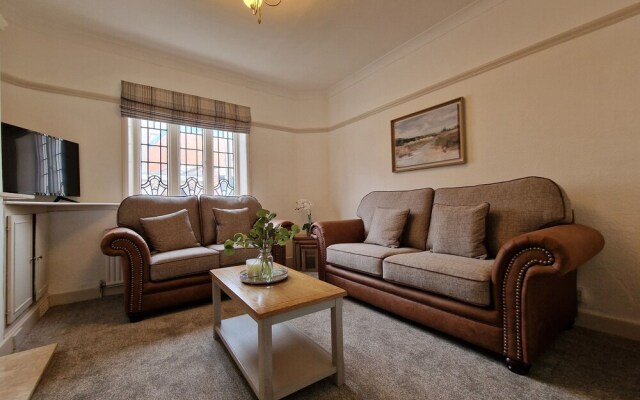 Dysa South Clifton House