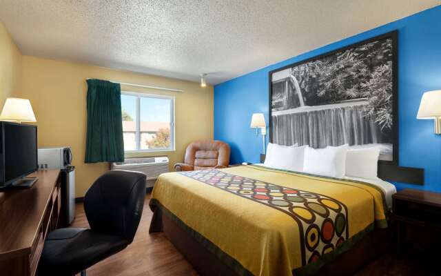 Super 8 by Wyndham Waco University Area