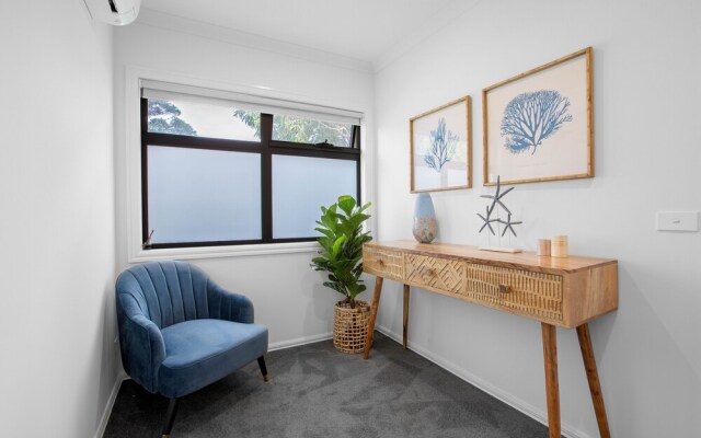 AU.JOY 3 Bed Townhouse Burwood 1