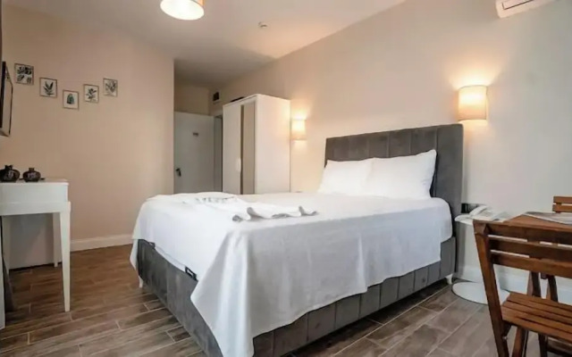 Li̇mi̇s Otel