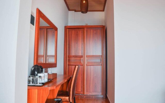 Marina Bay Retreat & Spa