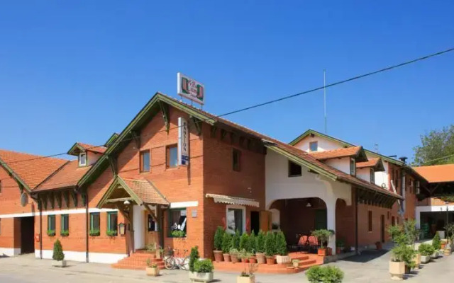 Piroš Čizma Guest House