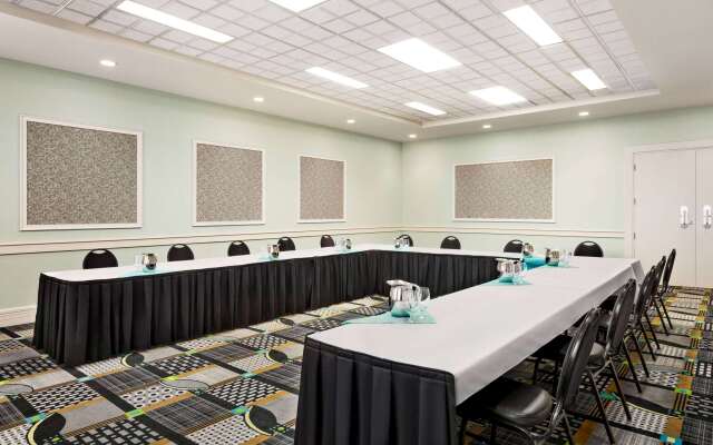 Royal Hotel Edmonton Airport, Trademark Collection by Wyndham