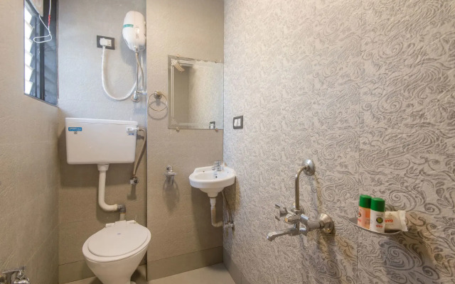 OYO 9748 Hotel Girgaon Palace