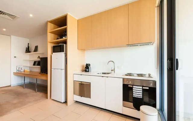 MILES, 1BDR Melbourne Apartment