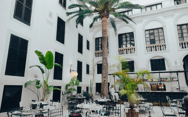 Hotel Born