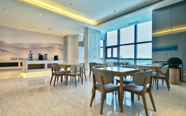 Ji Hotel Pinghu Ruifeng Square