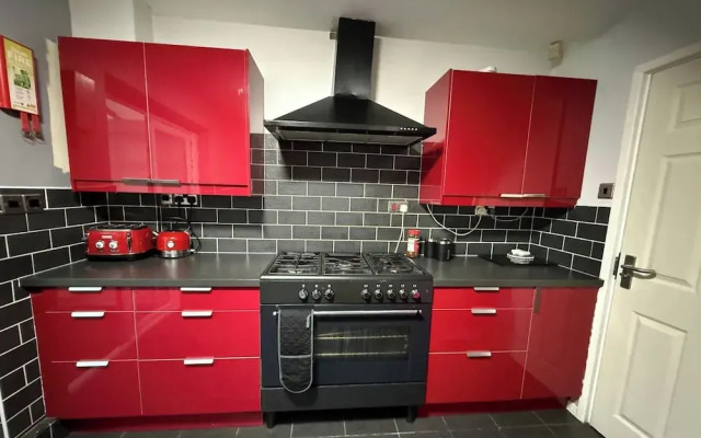 Charming 3BR House - Wifi, Parking, Pet Friendly