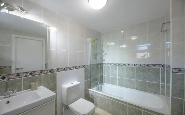 Ampio Luminoso 3 Camere 3 Bagni Giardino Quiete Wi-Fi
