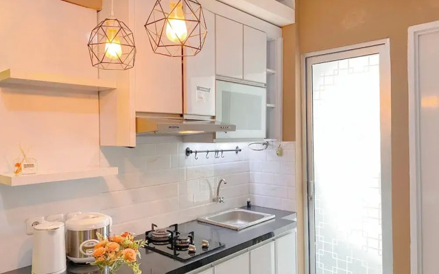 Warm And Homey 2Br Bassura City Apartment