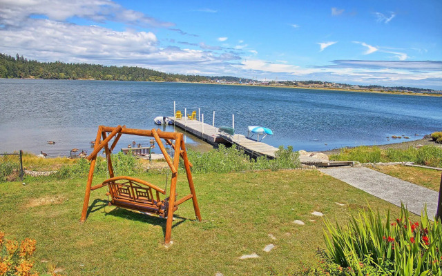 Birds of a Feather Victoria Oceanfront Studio Suites