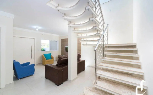 Casa com 05 dormitórios