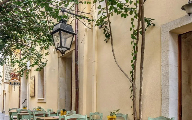 Leo Hotel