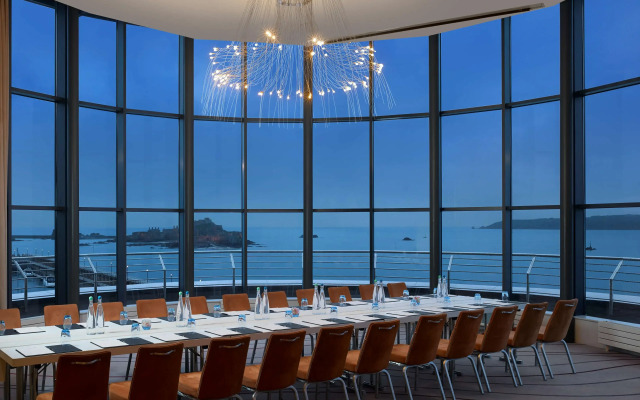 Radisson Blu Waterfront Hotel, Jersey