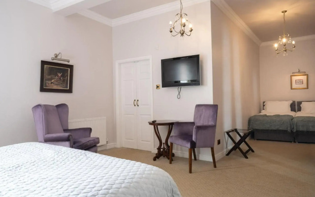 Waterton Park Hotel