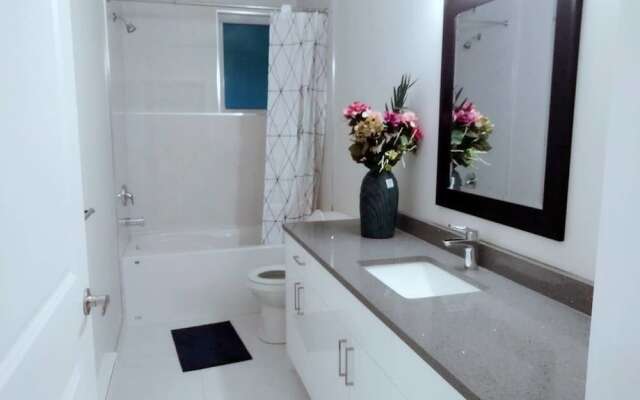 B - Sechelt Private Coastal Home