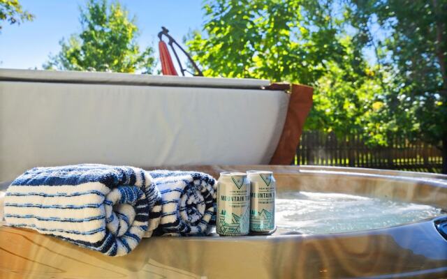 Parkside Gardens | Shady Private Yard W/ Hot Tub!