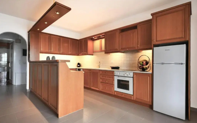 Amazing 2 bedroom apartment overlooking the Marina at Vourkari