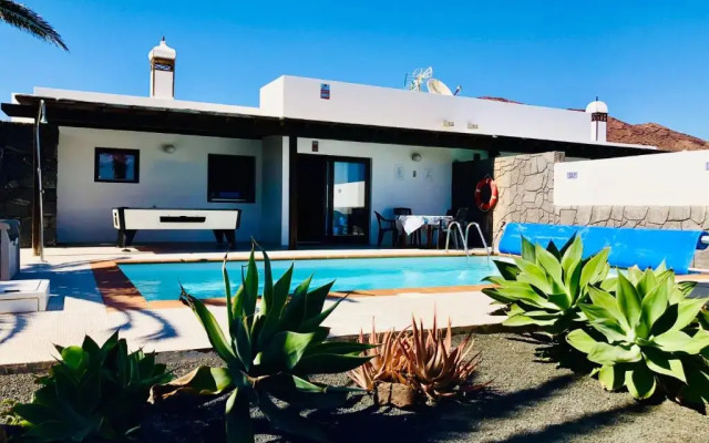 Villa Mariola with private pool, sea view, Sat-tv & free Wifi
