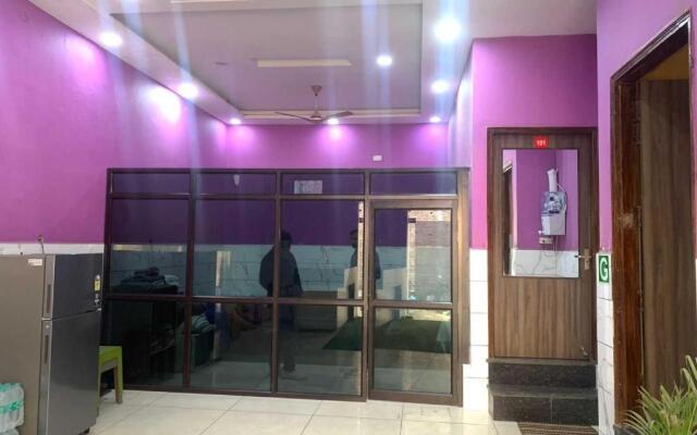 OYO 70049 Hotel Green Apple