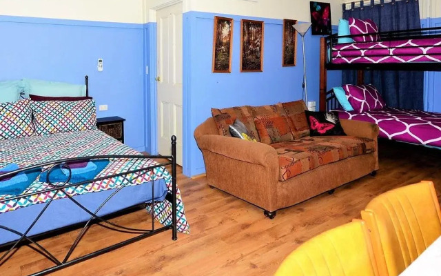 Wozza's B&B and Vault Cafe