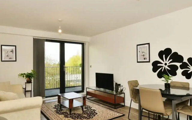 Sleek 2 Bedroom Apartment - Sofa-bed - Ashford