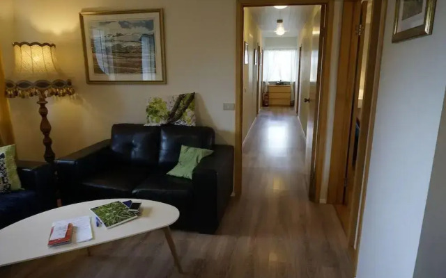 Hlíðarból Apartments