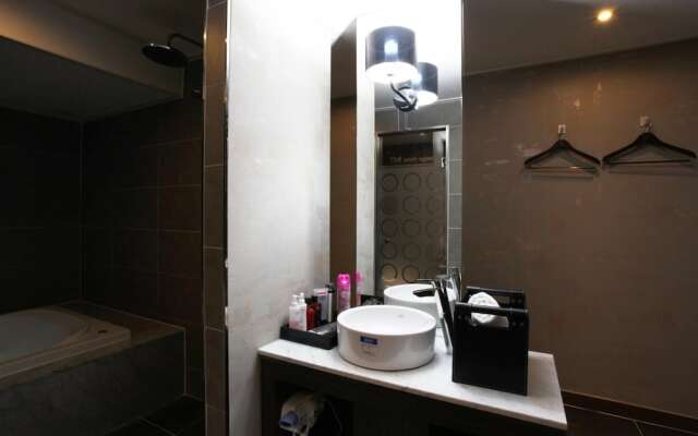 IMT 1 Hotel Wolgot