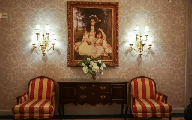 Bristol Hotel, Boutique Collection