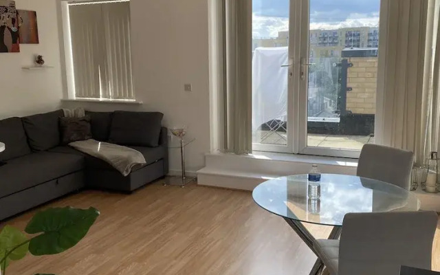 Captivating 1-bed Apartment in Barking