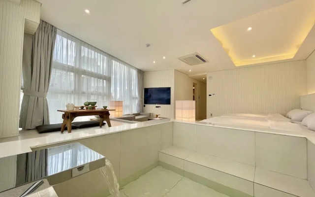 UH Suite The Myeongdong