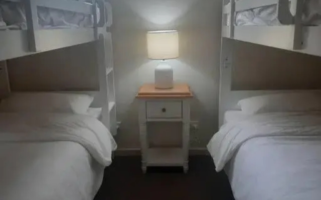 South-West getaway! Pool, tennis & Foxtel