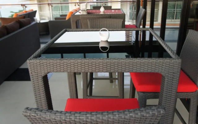 Serenotel Pattaya Beach Front