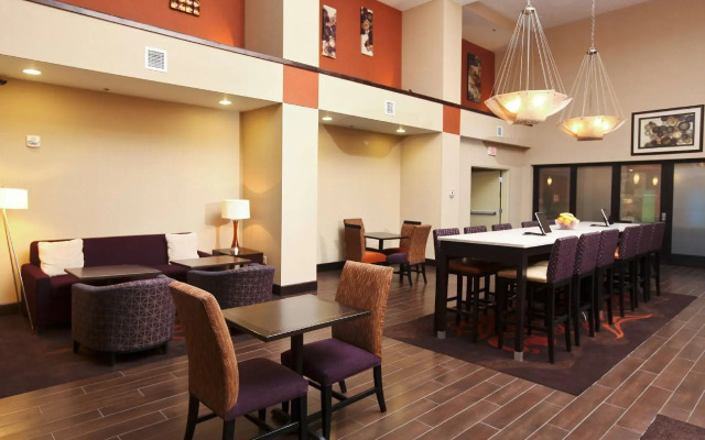 Hampton Inn & Suites by Hilton Fargo Medical Center