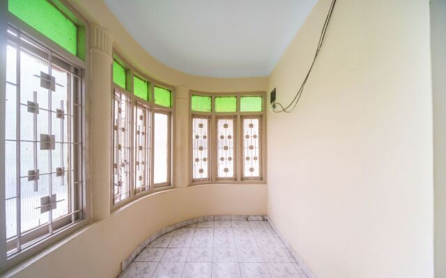 Spot On 60491 Harini Lodge