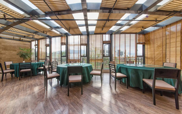 Er Hai Bay Holiday Hotel