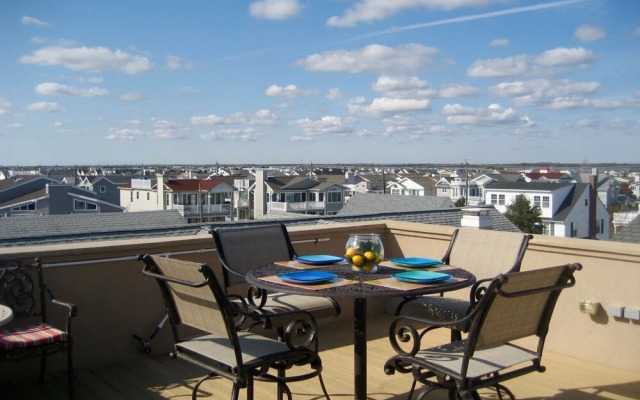 OC2226 Wesley Ave-2nd-Floor