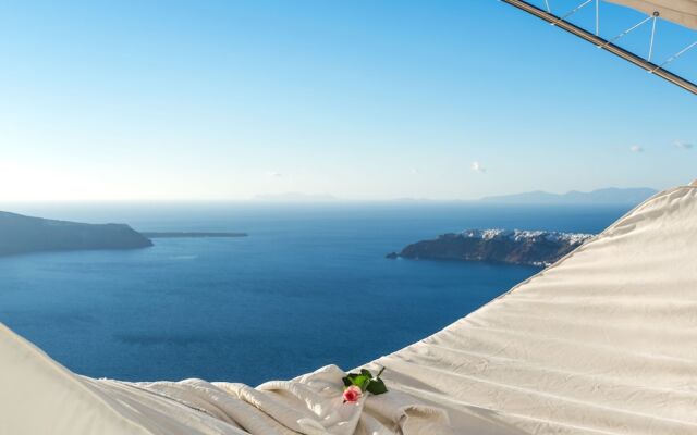 White Santorini Suites & Spa