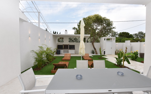 4 Elements Sea Side Luxury Suites - Wind