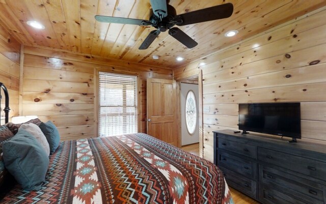 Pleasant Hollow 2 Bedroom Cabin by Redawning