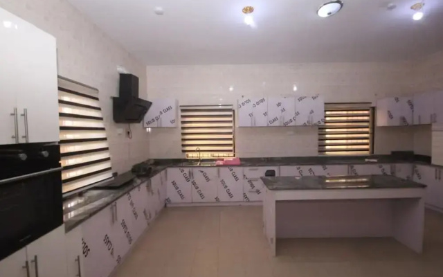 White House Service Apartment