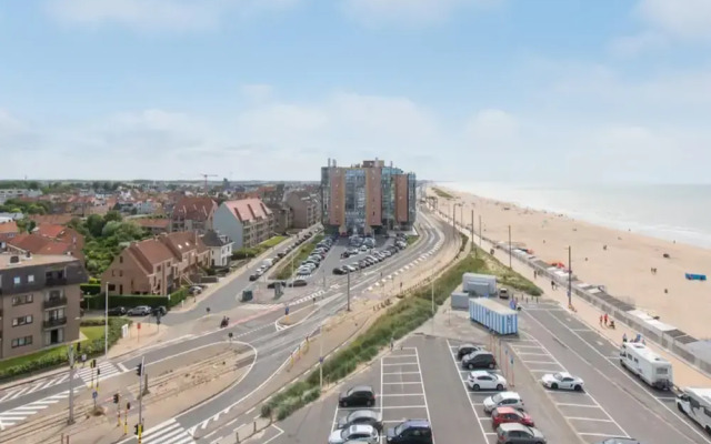 Apartment With Terrace and sea View in Mariakerke